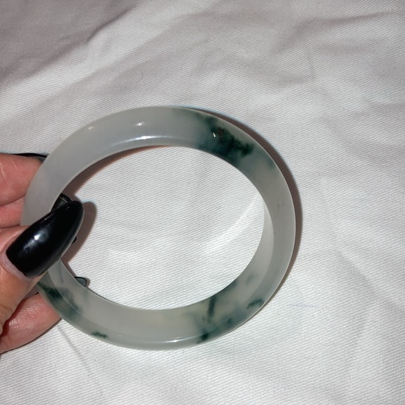 Grade A jade bangle - Picture 2 of 2